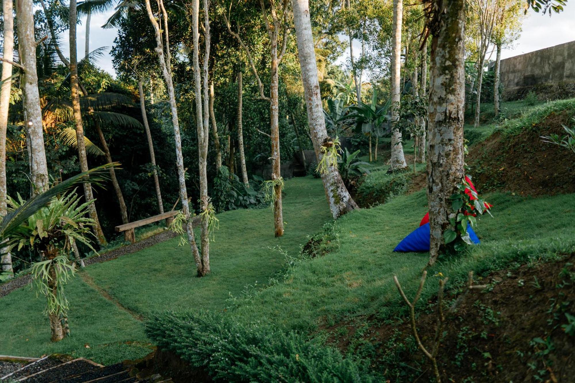 Bali Made Escape Hotel Gianyar  Bagian luar foto